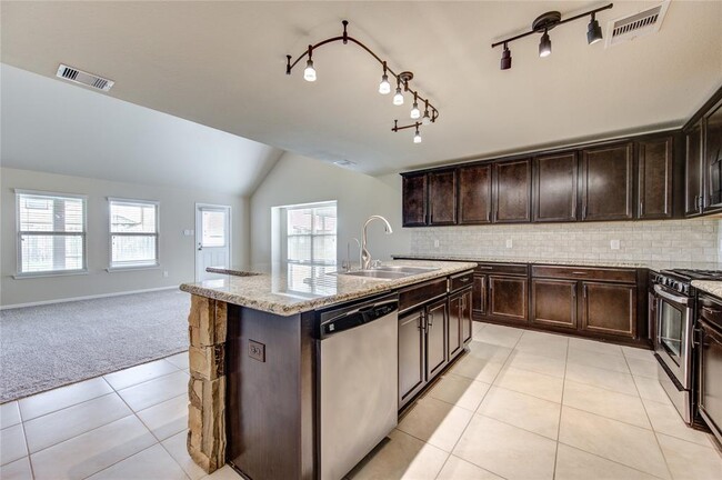 Building Photo - 2915 Iron Range Ct