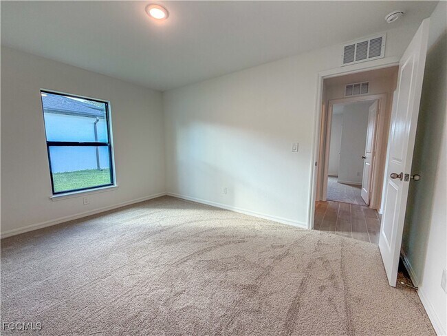 Building Photo - 420 NW 4th Terrace