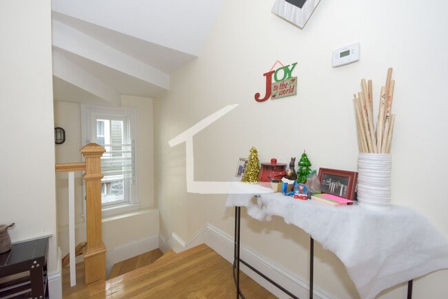 Building Photo - HUge 3 bed in Allston