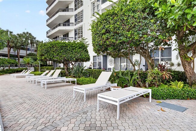 Building Photo - 3600 Mystic Pointe Dr