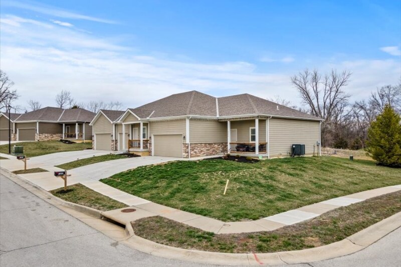 Primary Photo - 7400 Isabel Ct