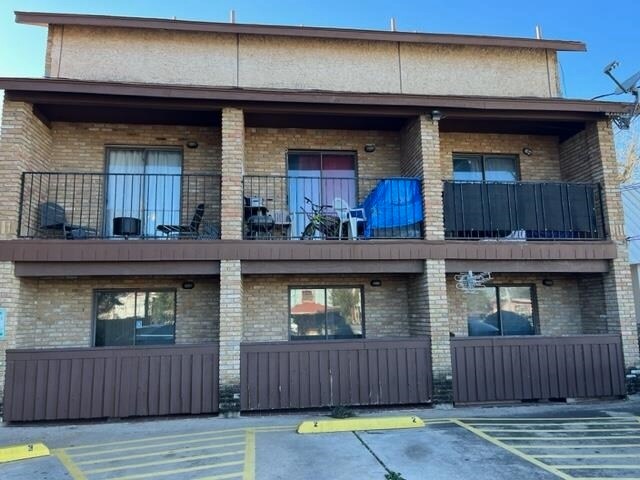 Building Photo - 3004 Juarez Ave
