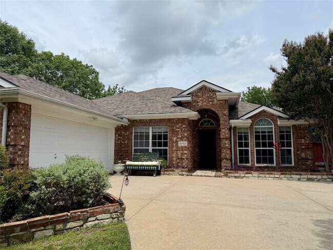 Building Photo - 15760 Scenic Rd