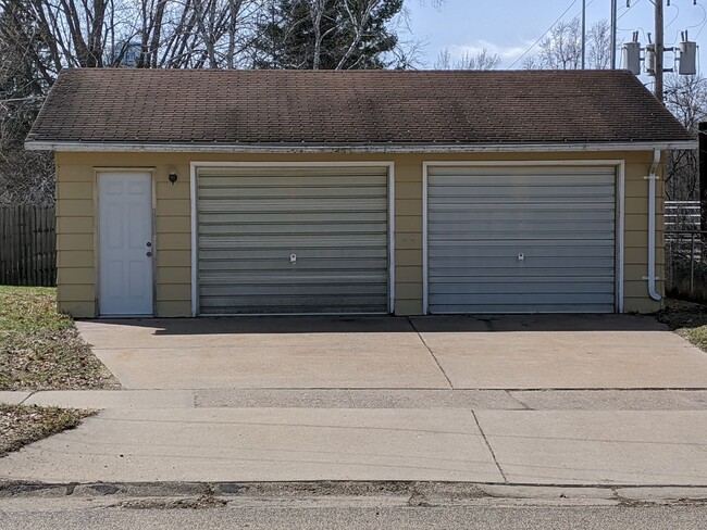 Building Photo - 3 Bedroom Single Family Home in Merrill