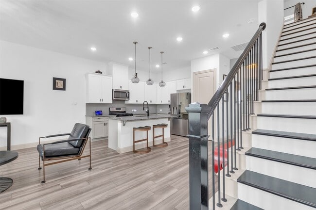 Building Photo - 4153 Shavano Dr