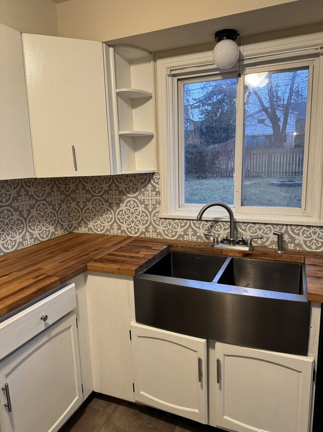 Building Photo - 500 Sunset Blvd