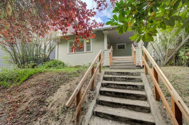 Building Photo - 5 bedroom in Seattle WA 98105