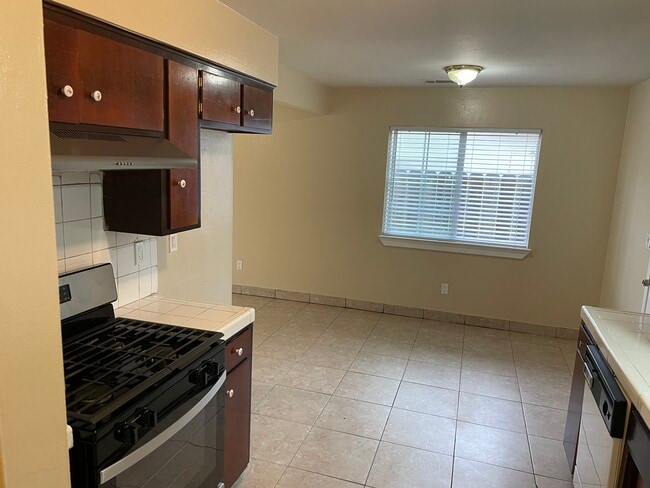 Building Photo - 1333 Woodside Dr