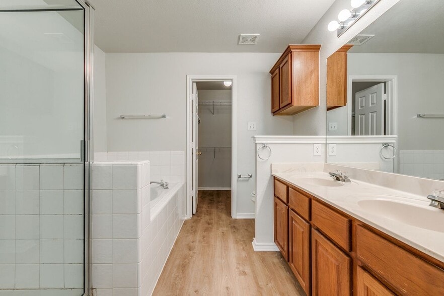 Building Photo - 2214 Sun Chase Blvd