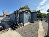 Building Photo - 704 N Naches Ave