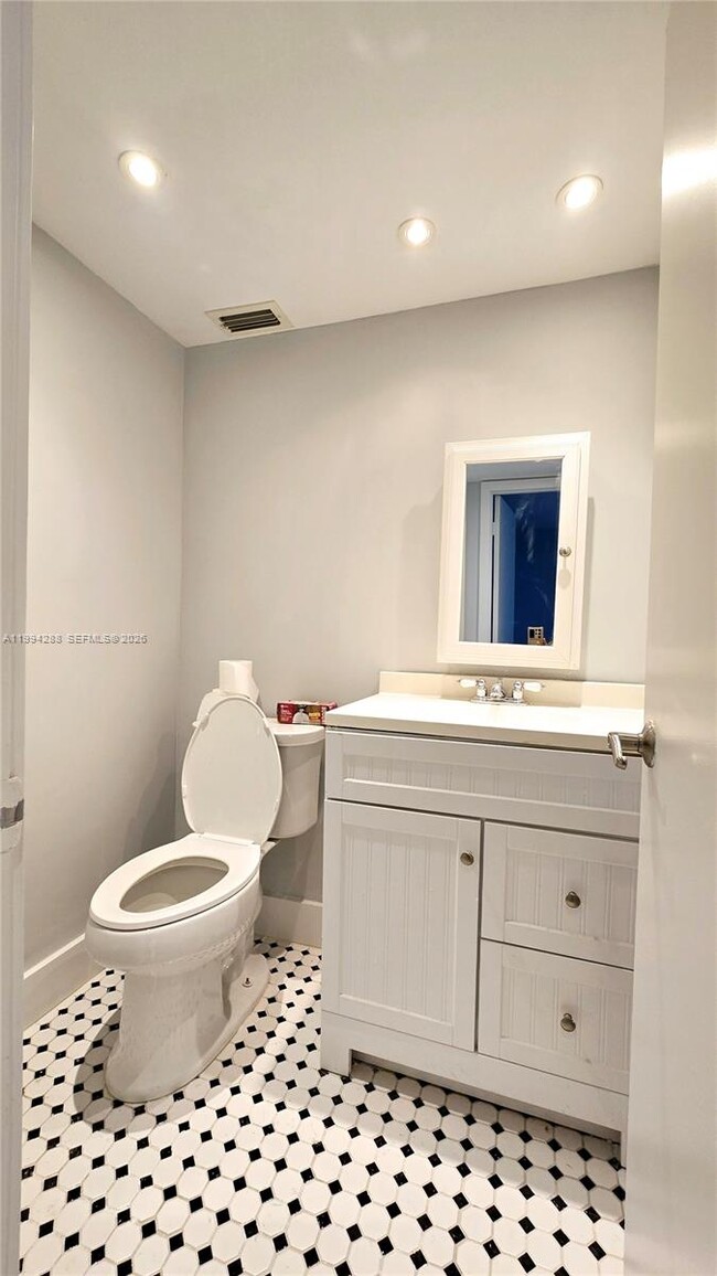 Building Photo - 1811 Jefferson St