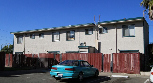 Building Photo - Grand Ave Villa