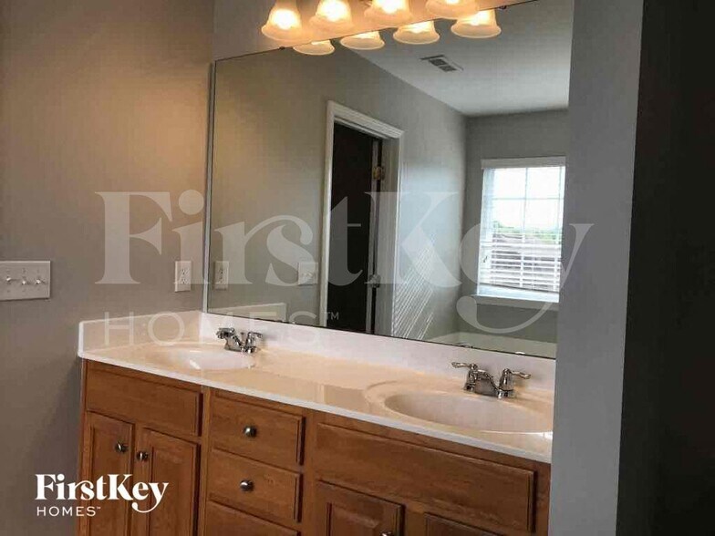 Building Photo - 1544 Moss Creek Dr