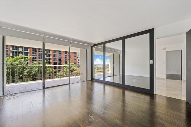 Building Photo - 2901 S Bayshore Dr