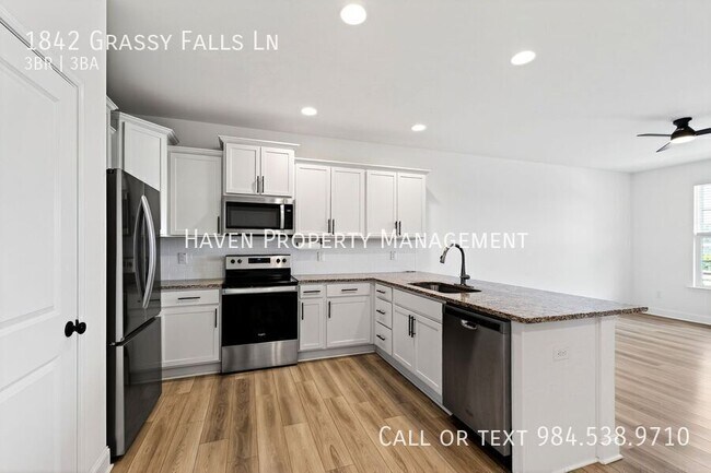Building Photo - 1842 Grassy Falls Ln