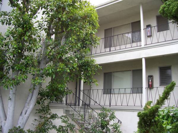 Building Photo - 667 Levering Ave