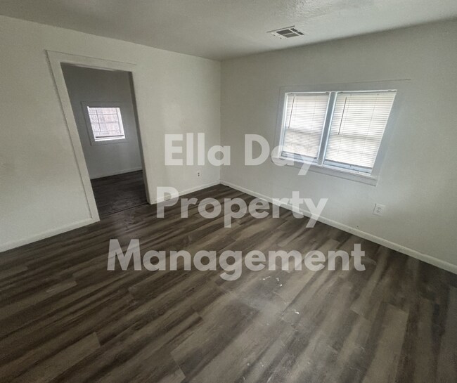 Building Photo - 1801 S Glenn Ave