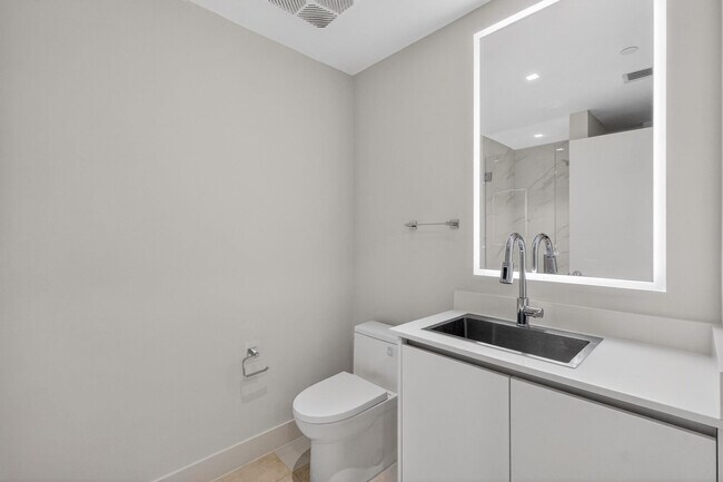 Building Photo - 700 NE 24th St