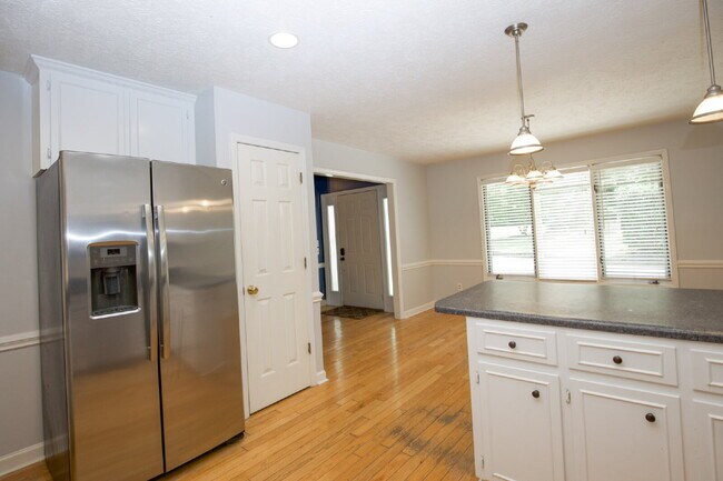 Building Photo - 806 Sumac Ln