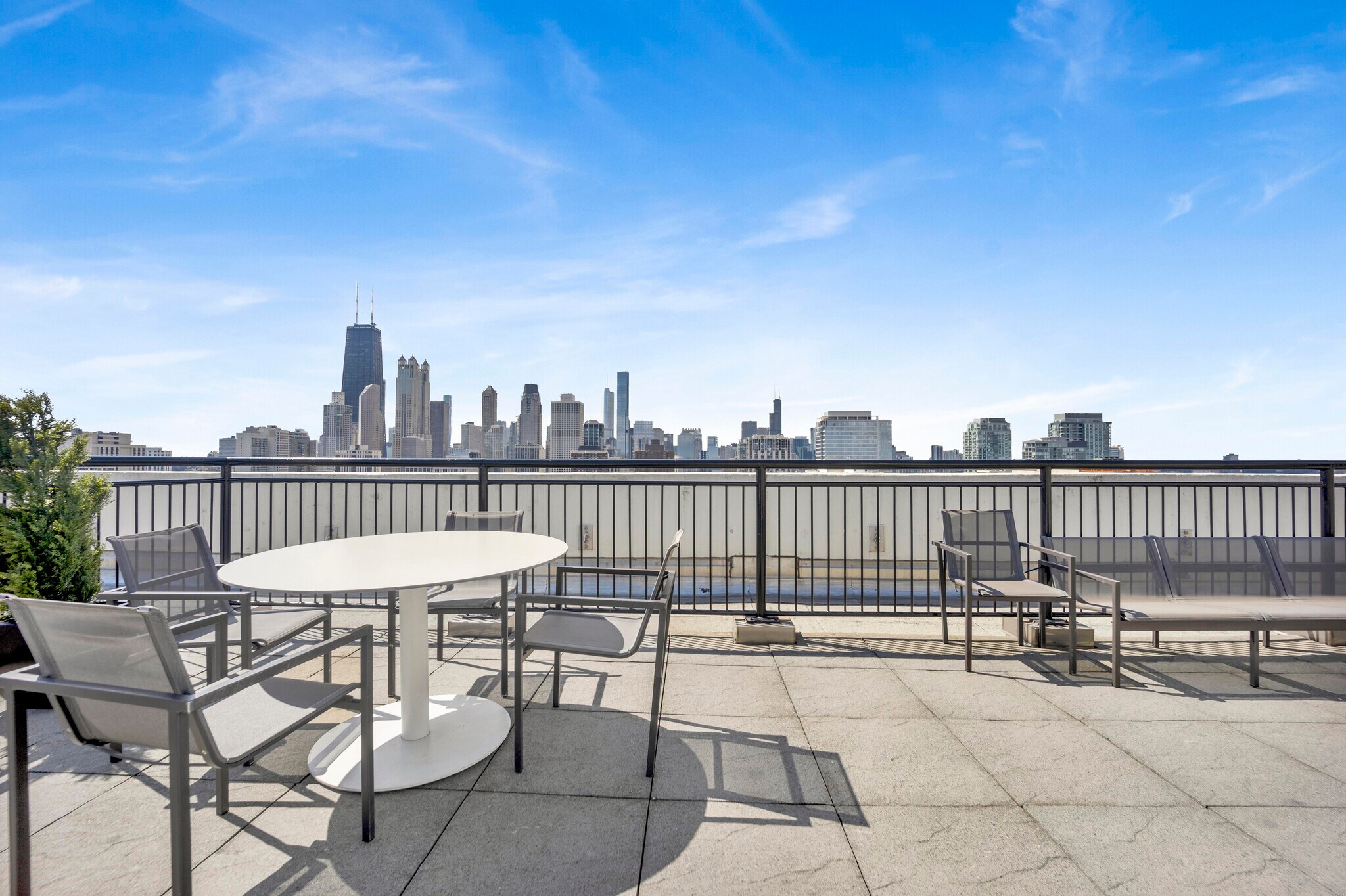 Building common rooftop - 88 W Schiller St