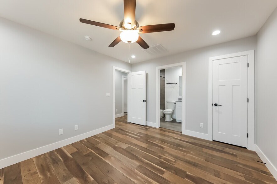 Building Photo - 4653 S 38th Dr