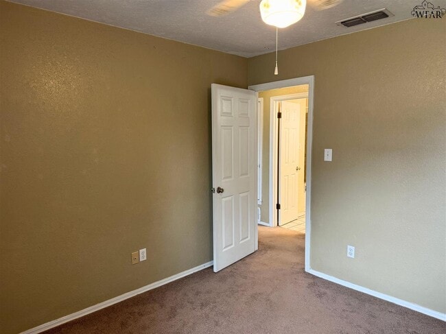 Building Photo - 4614 Trailwood Dr
