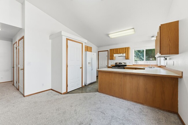 Building Photo - 5769 N Lachaise Ln