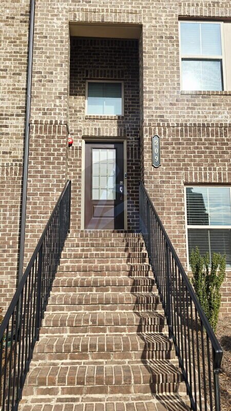 Building Photo - 209 Commons Ave