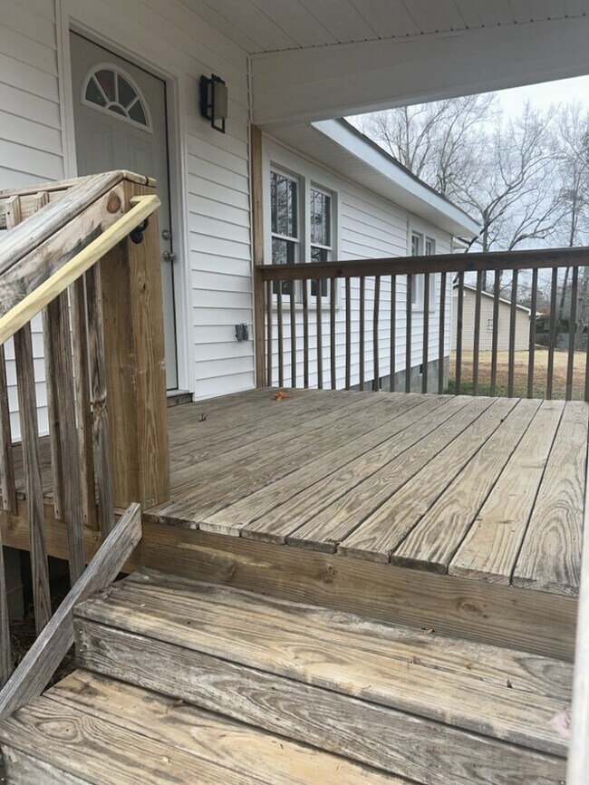 Building Photo - 721 Pickens Dr