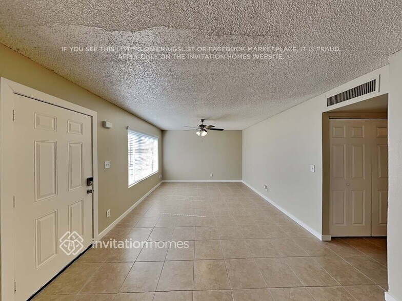 Building Photo - 2022 W Windrose Dr