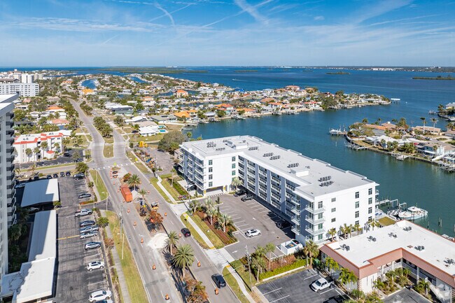 415 Island Way Clearwater, FL - Azure