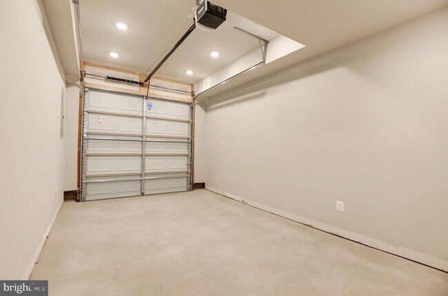 Building Photo - 24276 Thurso Sq
