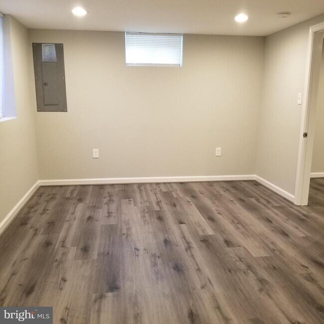 Building Photo - 4704 Red Fox Rd