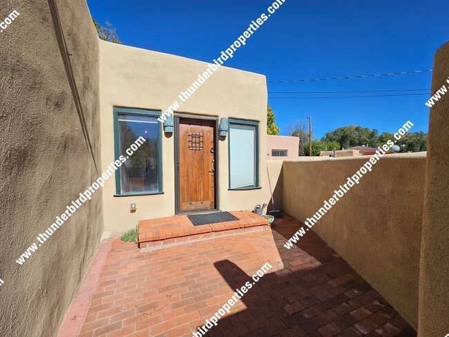 Building Photo - Charming Historic Tesuque Home – Fully Fur...