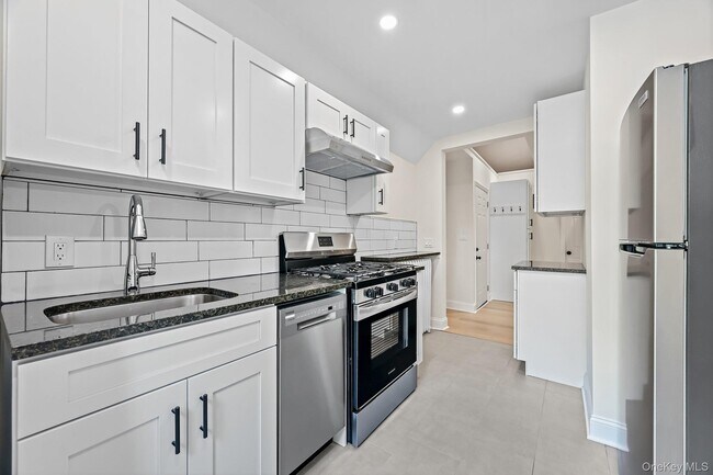 Building Photo - 12 Thomas Pl