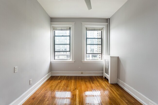 Building Photo - 137 Peterborough St