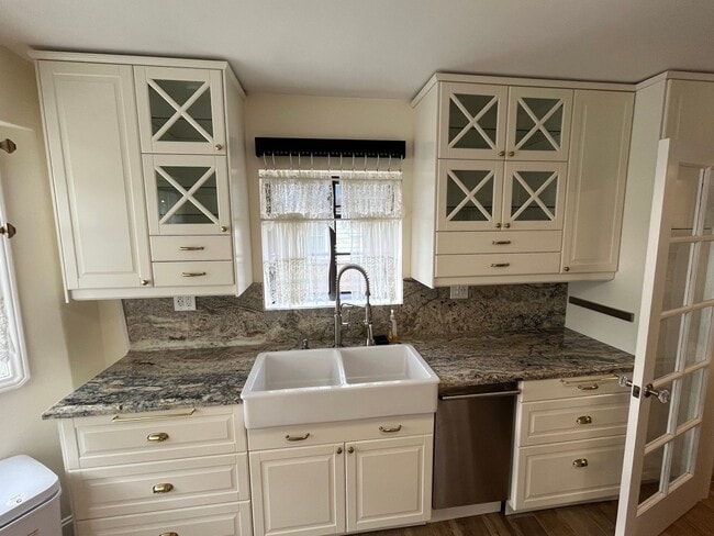 Building Photo - 2 Bedroom 2 Bath Single Family Home in Orange