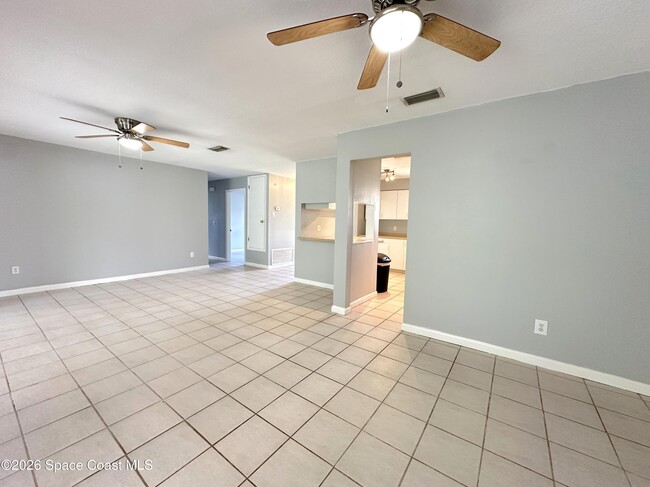 Building Photo - 1082 Madrid Rd