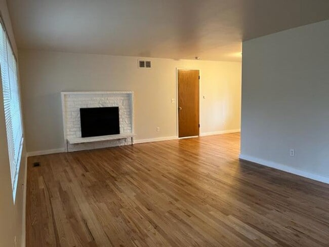 Building Photo - 15114 SE 18th St