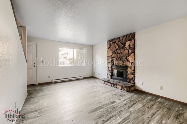 Building Photo - 4630 SW Southview Terrace