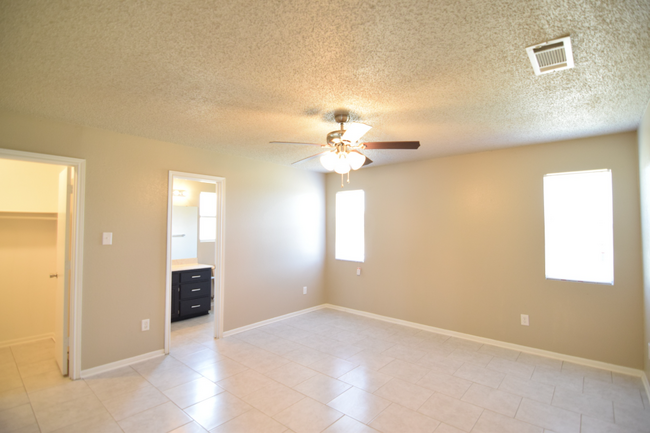 Building Photo - 4105 Sand Dollar Dr