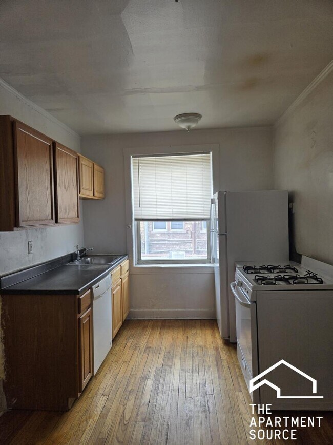 Building Photo - 2348 W Touhy Ave