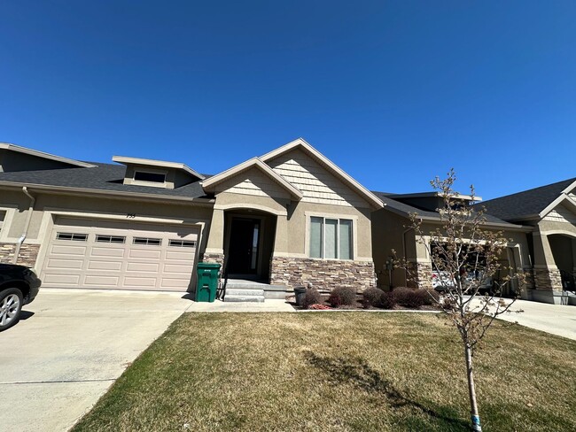 Building Photo - Orem Townhome - Hillcrest Neighborhood