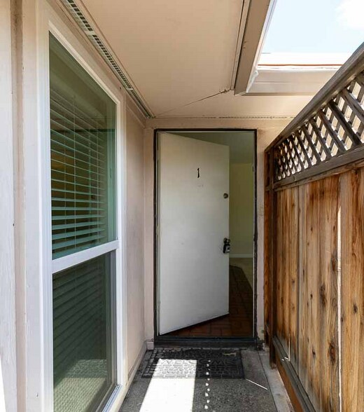 Primary Photo - 1671 Alvarado Ave