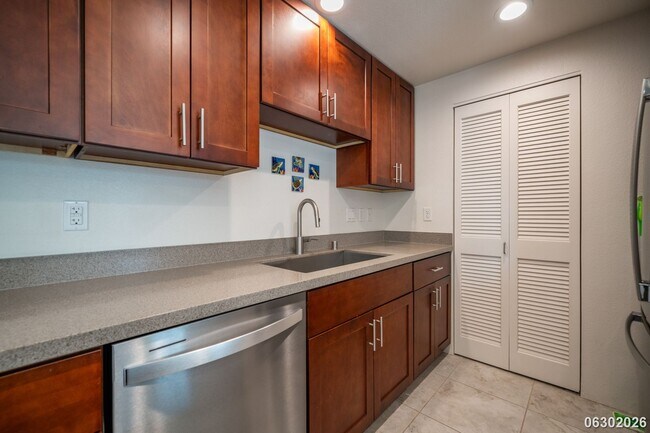 Building Photo - $3,300 / 1BR • 1BA • 757 SF • First-Floor Ka Malanai Condo | Available Now! (Kailua)