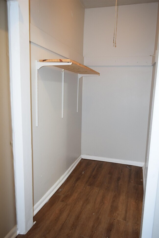 Building Photo - 410 Westwood Dr