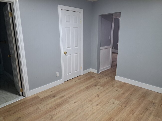 Building Photo - 72 Saratoga Ave