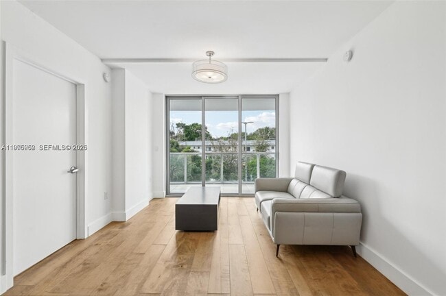 Building Photo - 13800 Highland Dr