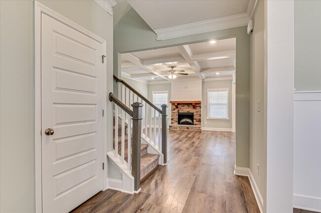 Building Photo - 705 Navan Ln