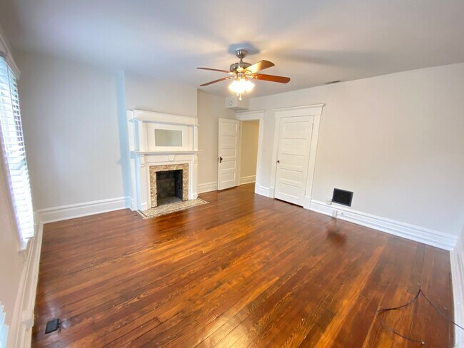 Building Photo - Dennison Ave 866-868 CR